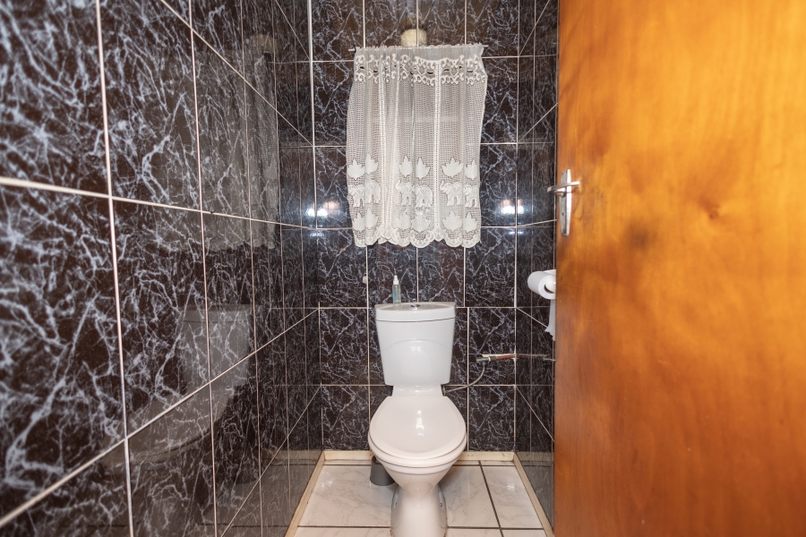 3 Bedroom Property for Sale in Uitsig Western Cape